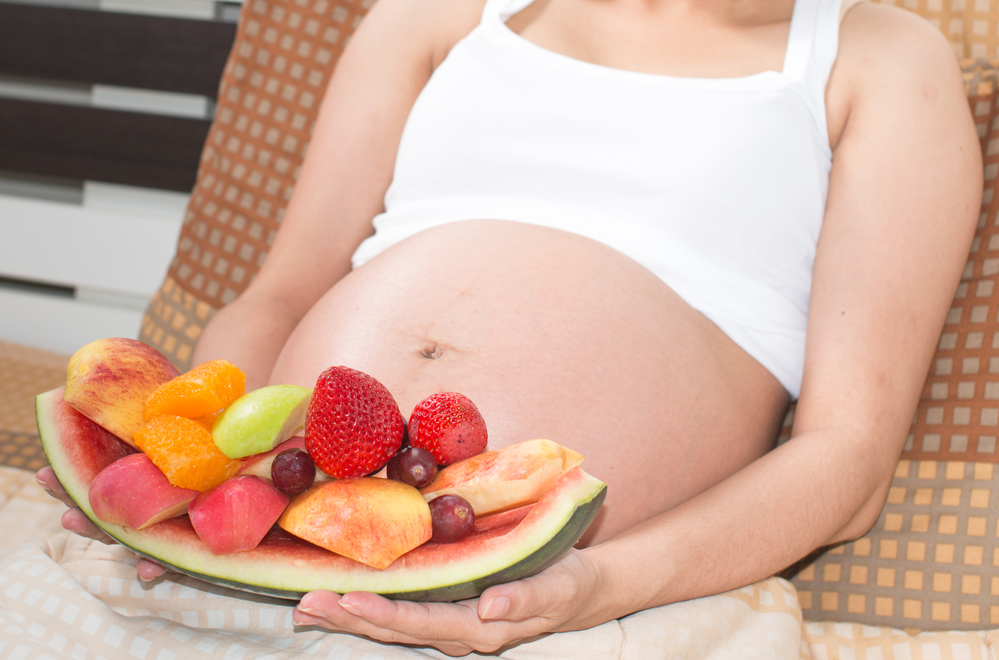 Какие продукты нужны маме и малышу в первом триместре?